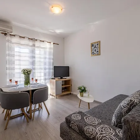 Apartament House Krishto *