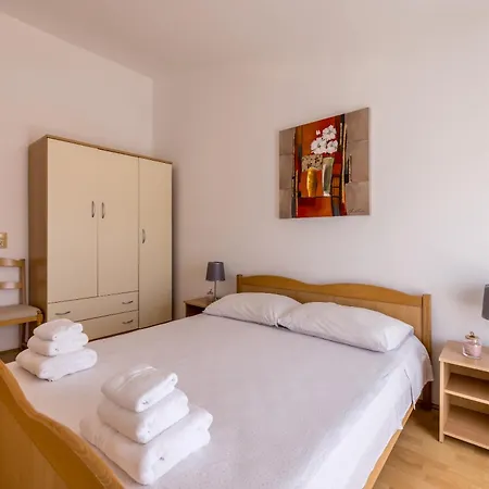 Apartament House Krishto *