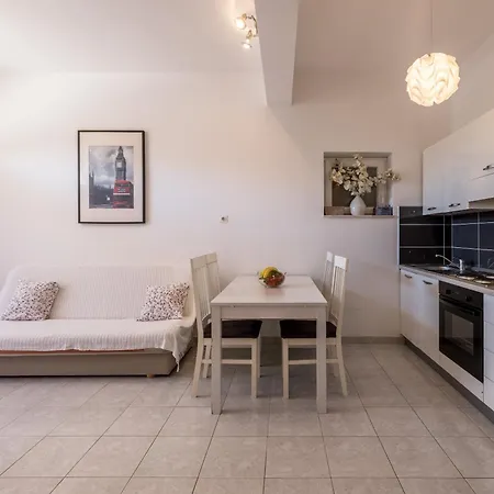 House Krishto * טרוגיר
